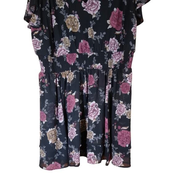 Torrid Floral V Neck Ruched Dress size 4 - Picture 4 of 11